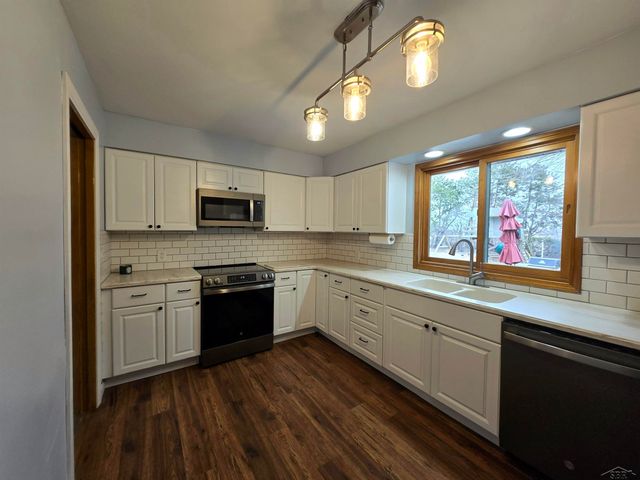 2055 S Farley Road, Bay City, MI 48747