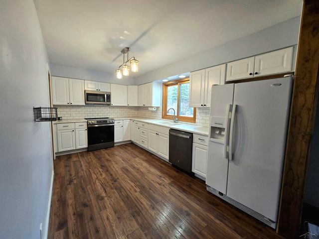 2055 S Farley Road, Bay City, MI 48747