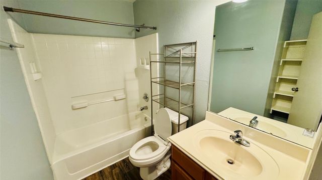 4007 Hunters Ridge Drive, Baytown, TX 77521