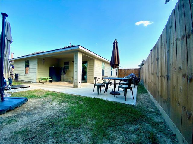 4007 Hunters Ridge Drive, Baytown, TX 77521