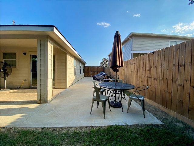 4007 Hunters Ridge Drive, Baytown, TX 77521