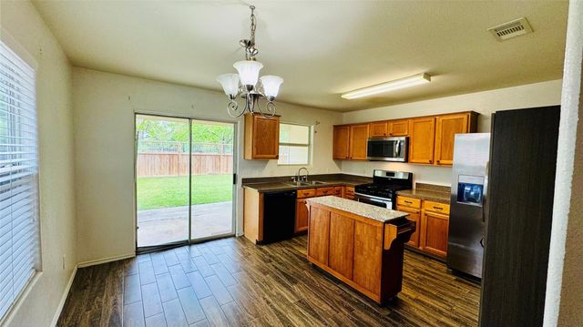 4007 Hunters Ridge Drive, Baytown, TX 77521