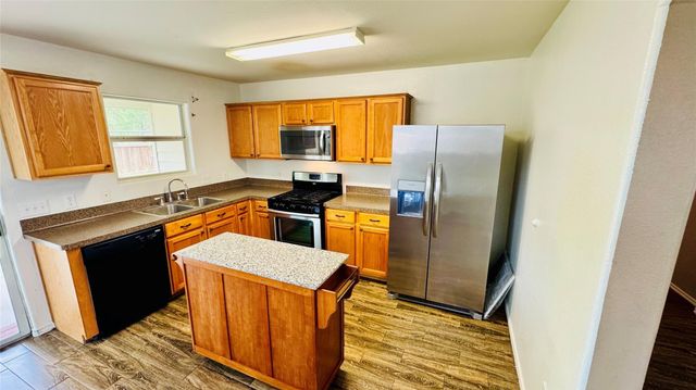 4007 Hunters Ridge Drive, Baytown, TX 77521