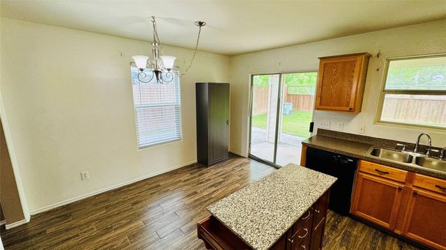 4007 Hunters Ridge Drive, Baytown, TX 77521