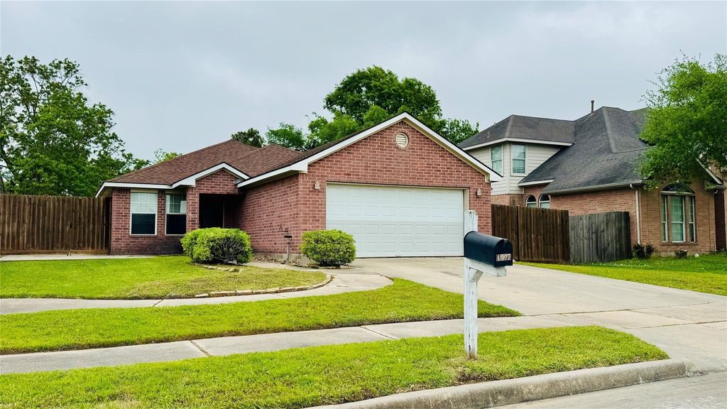 4007 Hunters Ridge Drive, Baytown, TX 77521