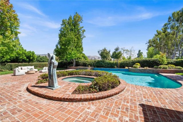 10982 Bent Tree Road, North Tustin, CA 92705