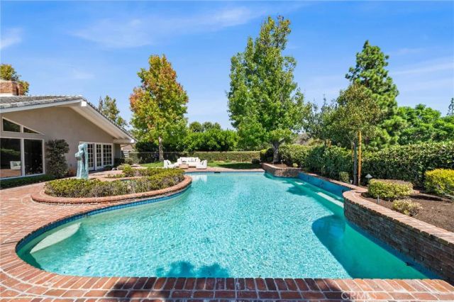 10982 Bent Tree Road, North Tustin, CA 92705