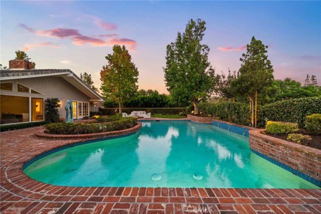 10982 Bent Tree Road, North Tustin, CA 92705