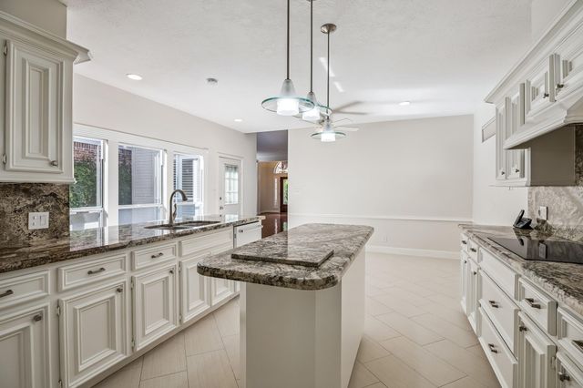 6842 Queensclub Drive, Houston, TX 77069