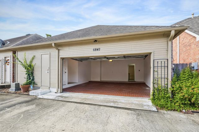 6842 Queensclub Drive, Houston, TX 77069