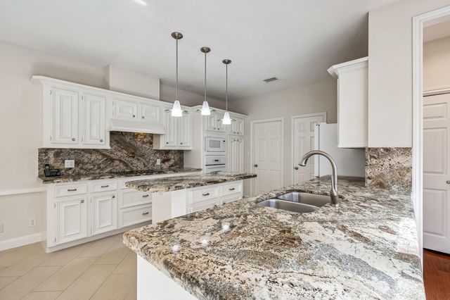 6842 Queensclub Drive, Houston, TX 77069