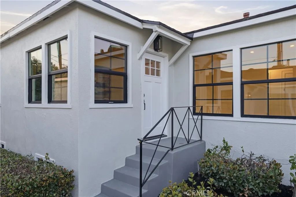 1989 N Lake Avenue, Altadena, CA 91001