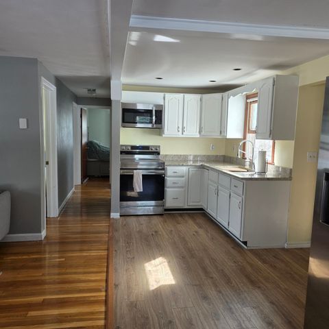 55 Rindone Street, Holbrook, MA 02343
