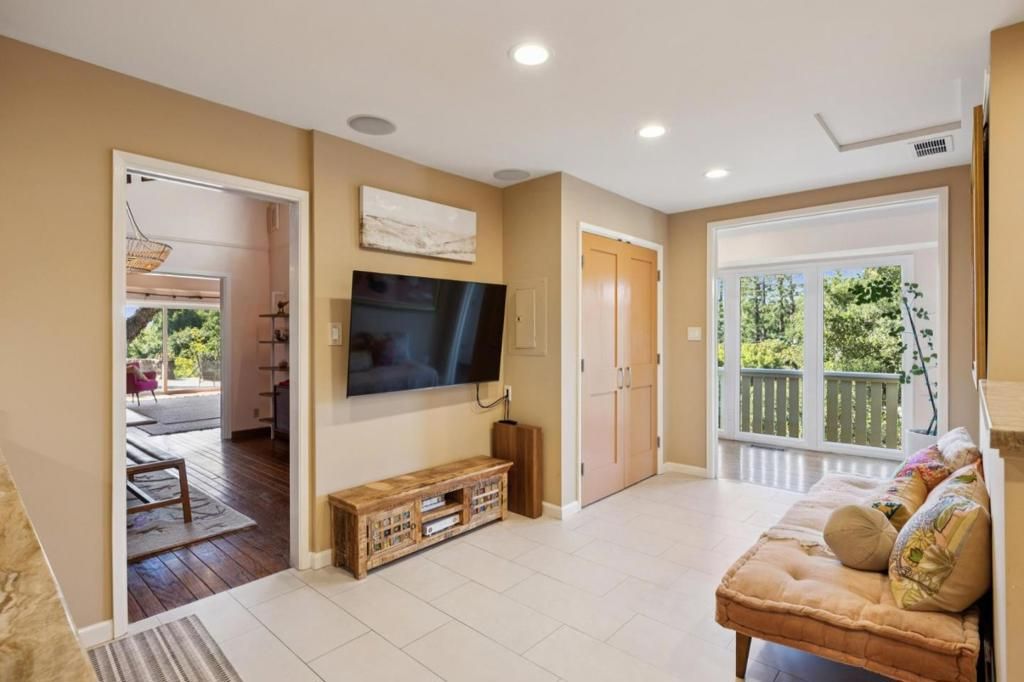 Image 18 of property listing at 120 Gramercy Drive, San Mateo, CA 94402
