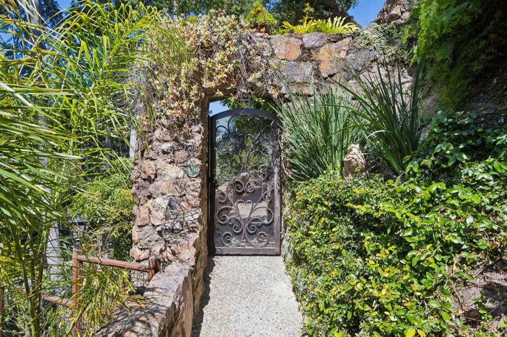 Image 9 of property listing at 120 Gramercy Drive, San Mateo, CA 94402