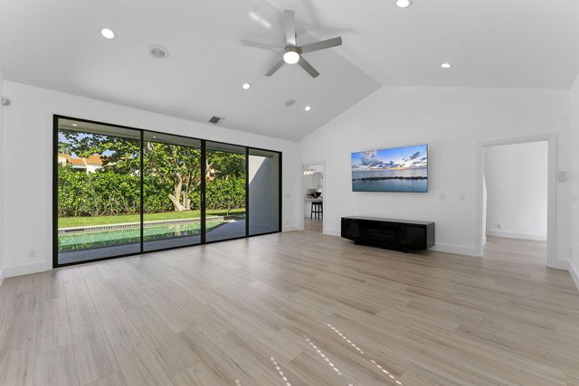 150 Lucina Drive, Hypoluxo, FL 33462