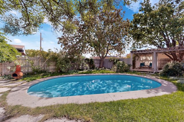 1730 Griegos Road NW, Albuquerque, NM 87107