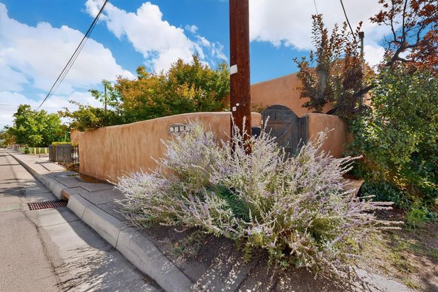 1730 Griegos Road NW, Albuquerque, NM 87107