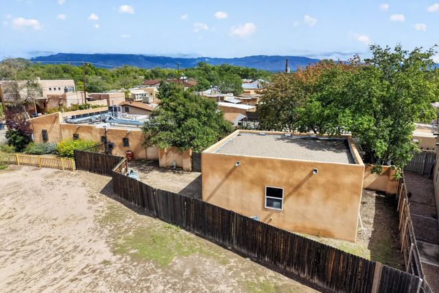 1730 Griegos Road NW, Albuquerque, NM 87107