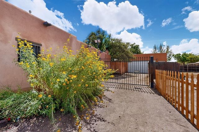 1730 Griegos Road NW, Albuquerque, NM 87107