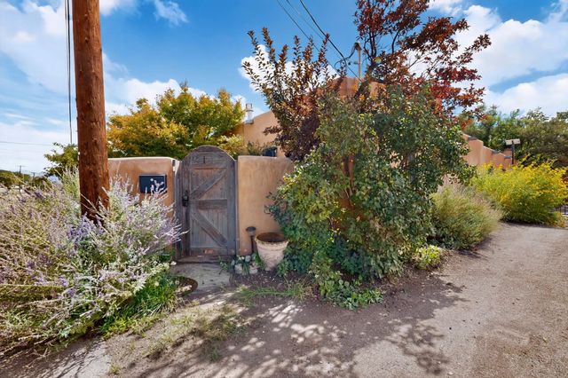 1730 Griegos Road NW, Albuquerque, NM 87107