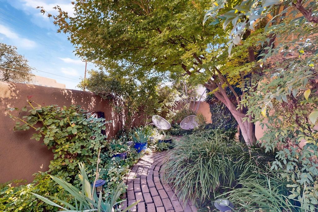 1730 Griegos Road NW, Albuquerque, NM 87107
