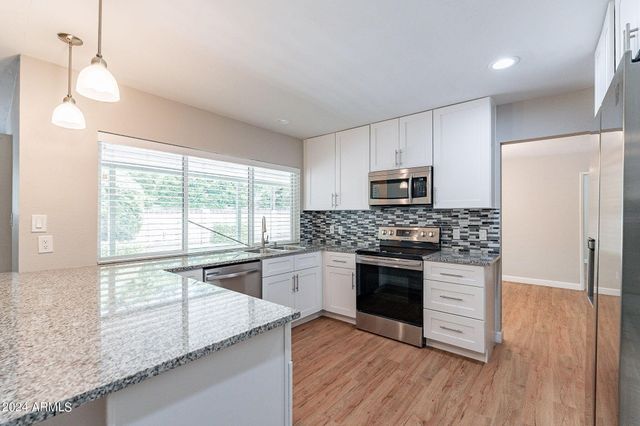 110 W Seldon Lane, Phoenix, AZ 85021