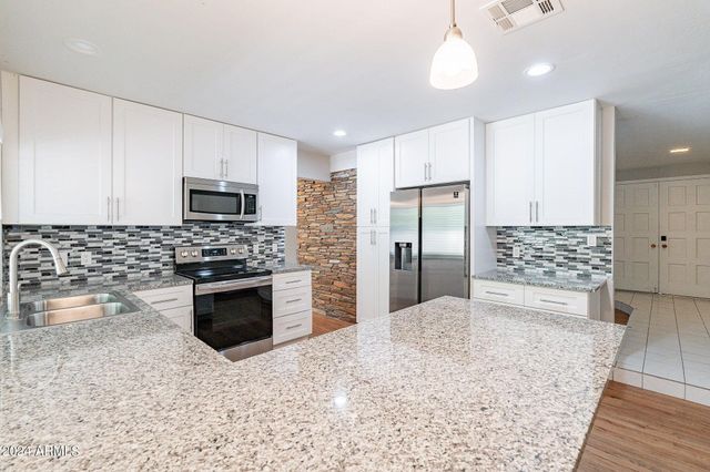 110 W Seldon Lane, Phoenix, AZ 85021