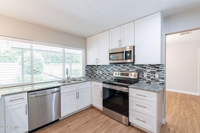110 W Seldon Lane, Phoenix, AZ 85021