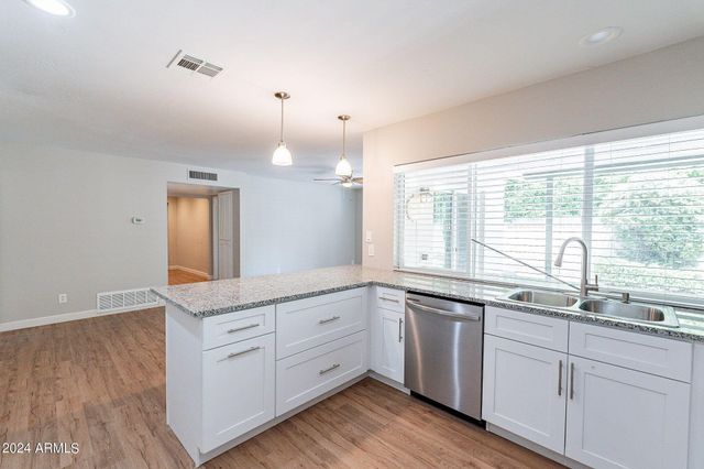 110 W Seldon Lane, Phoenix, AZ 85021
