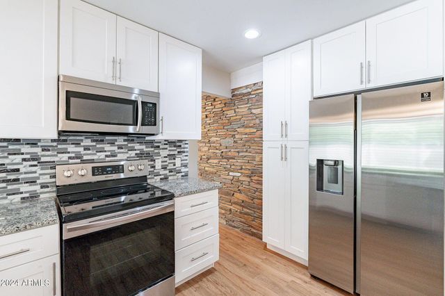 110 W Seldon Lane, Phoenix, AZ 85021