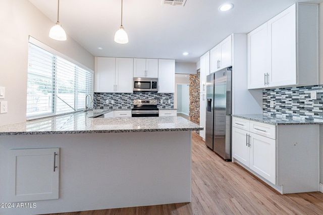 110 W Seldon Lane, Phoenix, AZ 85021