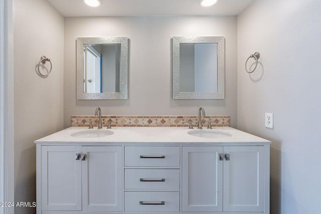 110 W Seldon Lane, Phoenix, AZ 85021