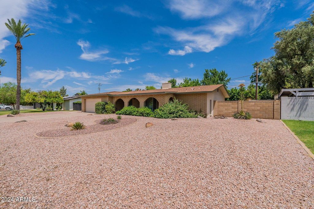 110 W Seldon Lane, Phoenix, AZ 85021