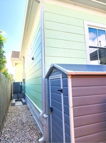 3802 Avenue Q Avenue, Galveston, TX 77550