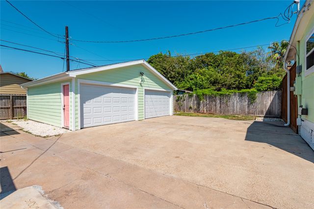 3802 Avenue Q Avenue, Galveston, TX 77550