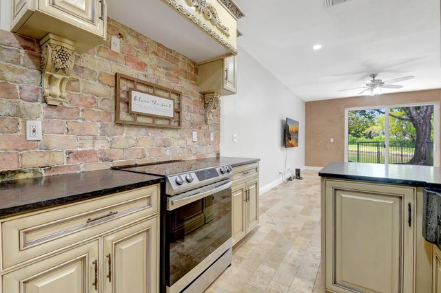 6306 Crescent Lake Way, Greenacres, FL 33463