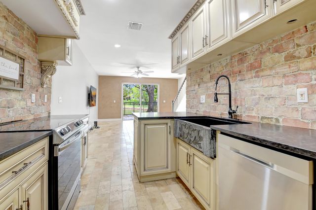 6306 Crescent Lake Way, Greenacres, FL 33463