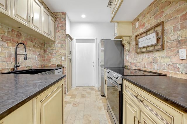 6306 Crescent Lake Way, Greenacres, FL 33463