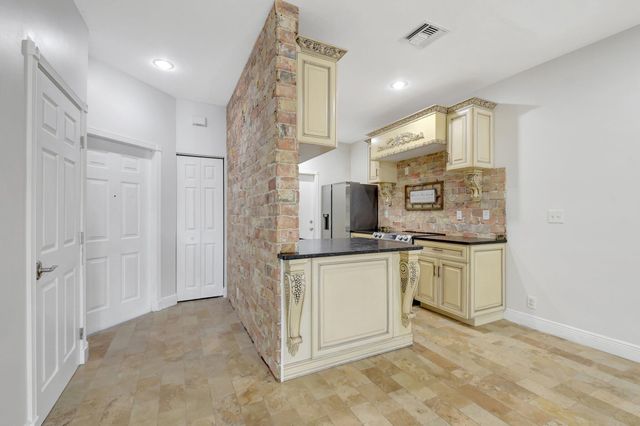 6306 Crescent Lake Way, Greenacres, FL 33463