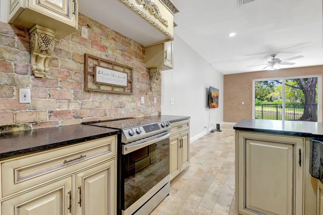 6306 Crescent Lake Way, Greenacres, FL 33463
