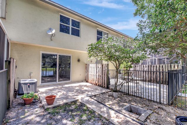 6306 Crescent Lake Way, Greenacres, FL 33463