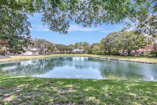6306 Crescent Lake Way, Greenacres, FL 33463