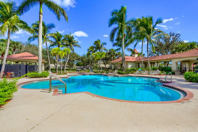 6306 Crescent Lake Way, Greenacres, FL 33463