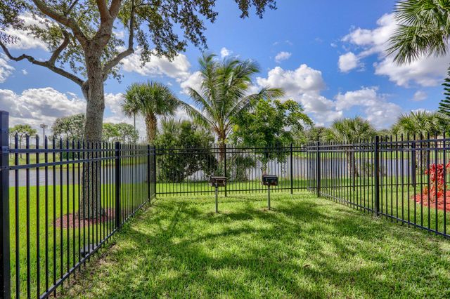 6306 Crescent Lake Way, Greenacres, FL 33463
