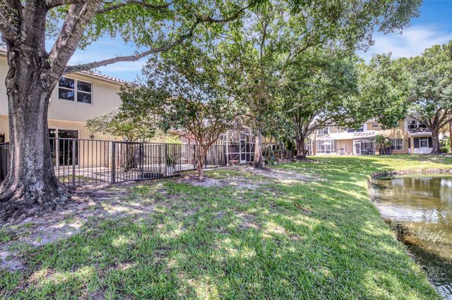 6306 Crescent Lake Way, Greenacres, FL 33463
