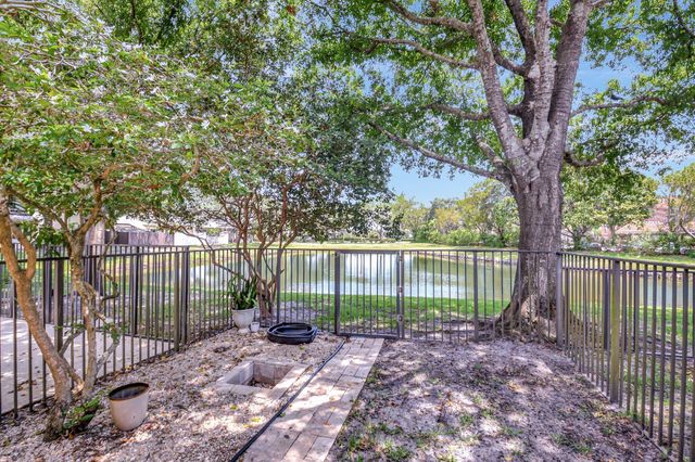 6306 Crescent Lake Way, Greenacres, FL 33463