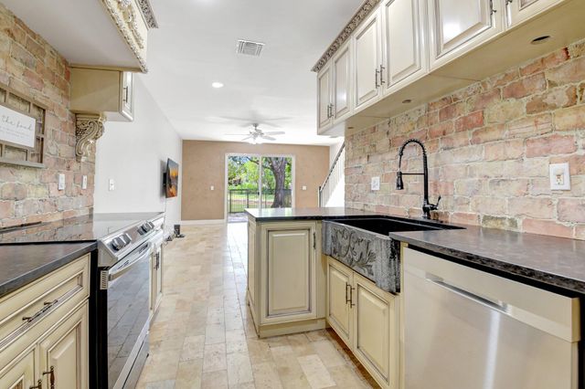 6306 Crescent Lake Way, Greenacres, FL 33463