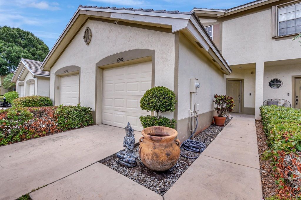 6306 Crescent Lake Way, Greenacres, FL 33463