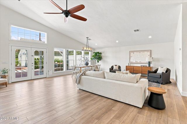 804 E MYRTLE Avenue, Phoenix, AZ 85020